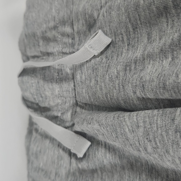 Men's Gymshark Grey Shorts Embroidered Logo with Zip Pockets Size Medium NWT - Picture 3 of 6